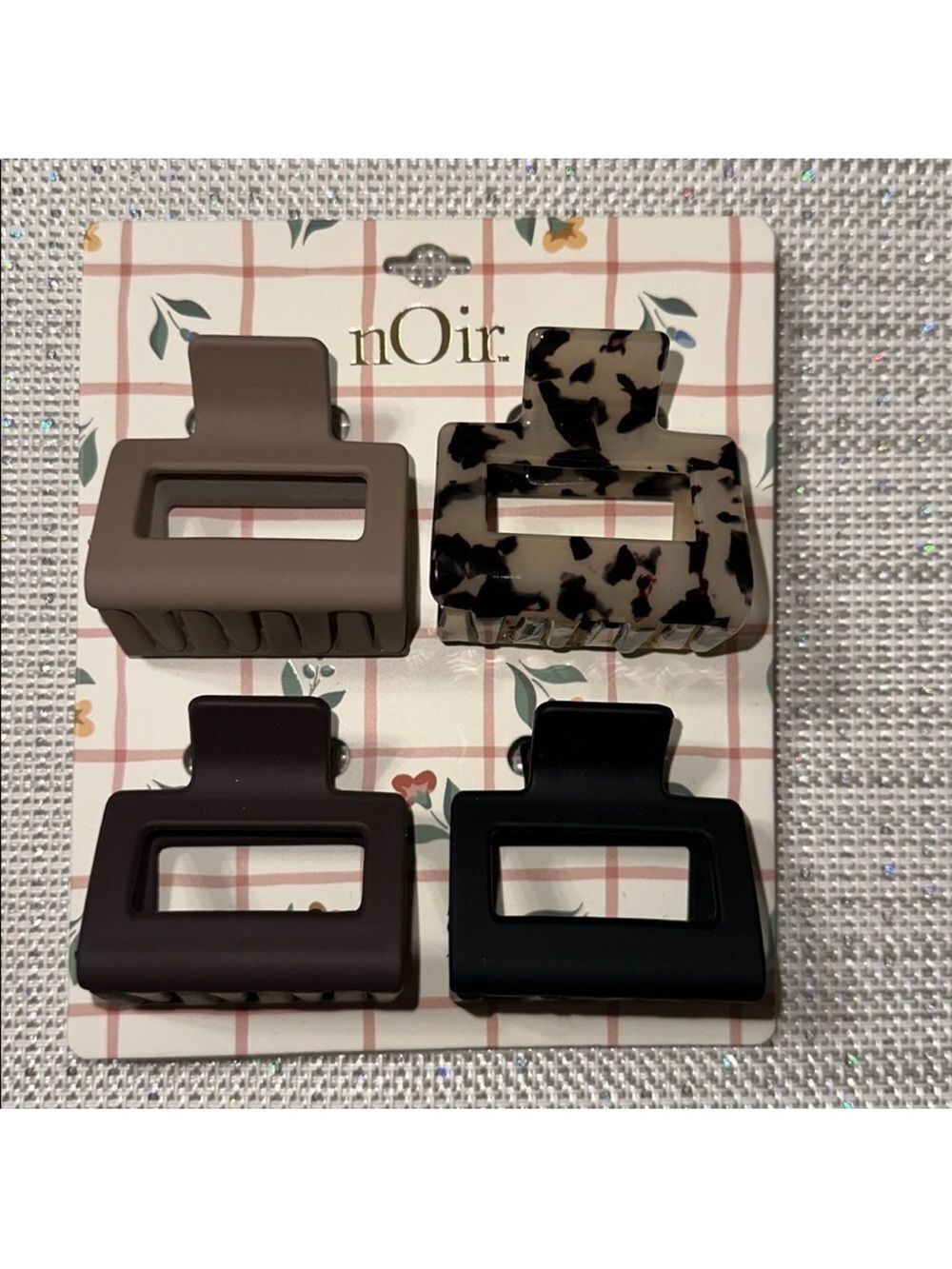 nOir setβof four square matte and tortoiseshell acetate neutral hair claw clips